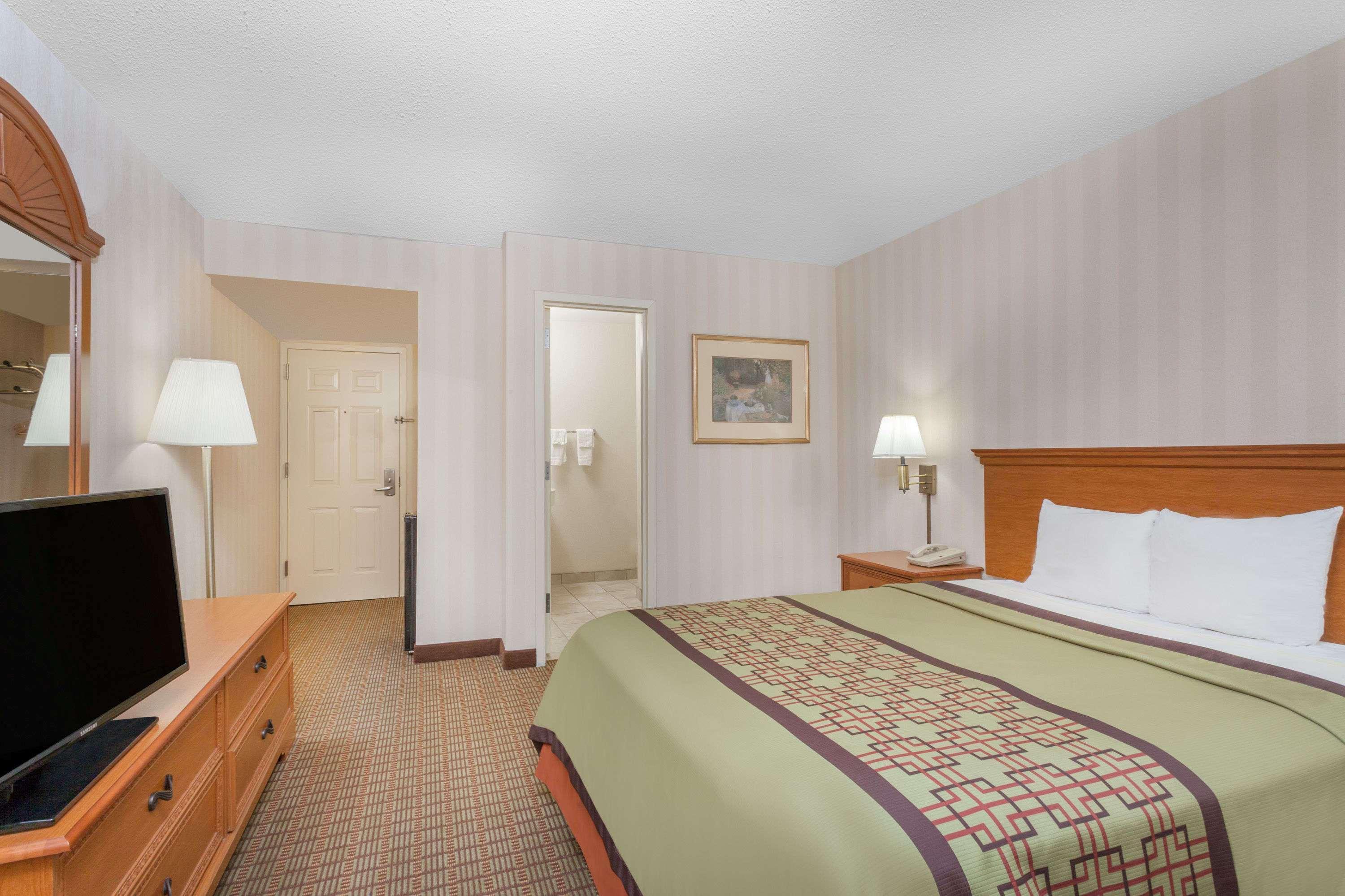 Days Inn By Wyndham Albany Suny Eksteriør billede
