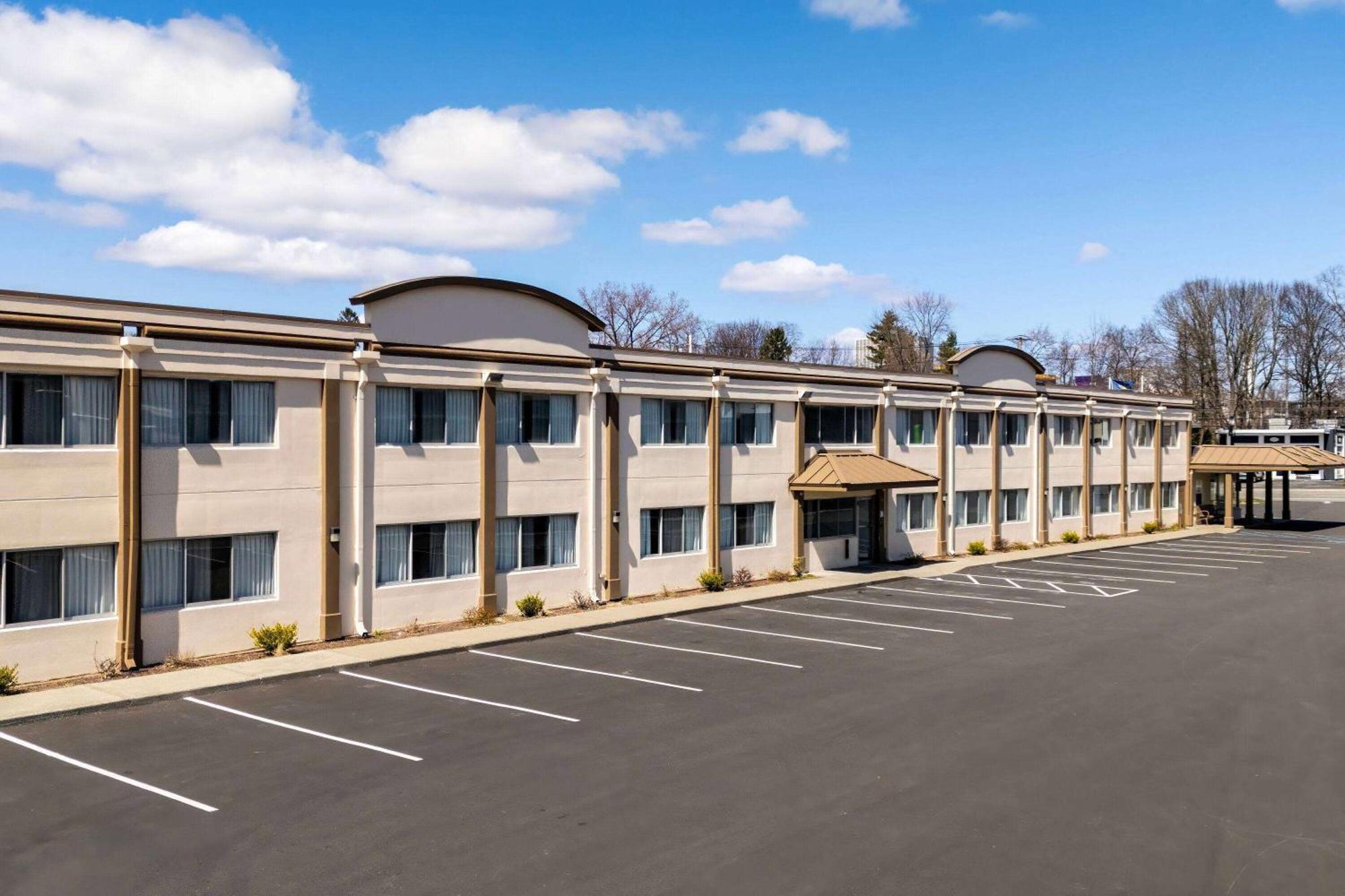 Days Inn By Wyndham Albany Suny Eksteriør billede