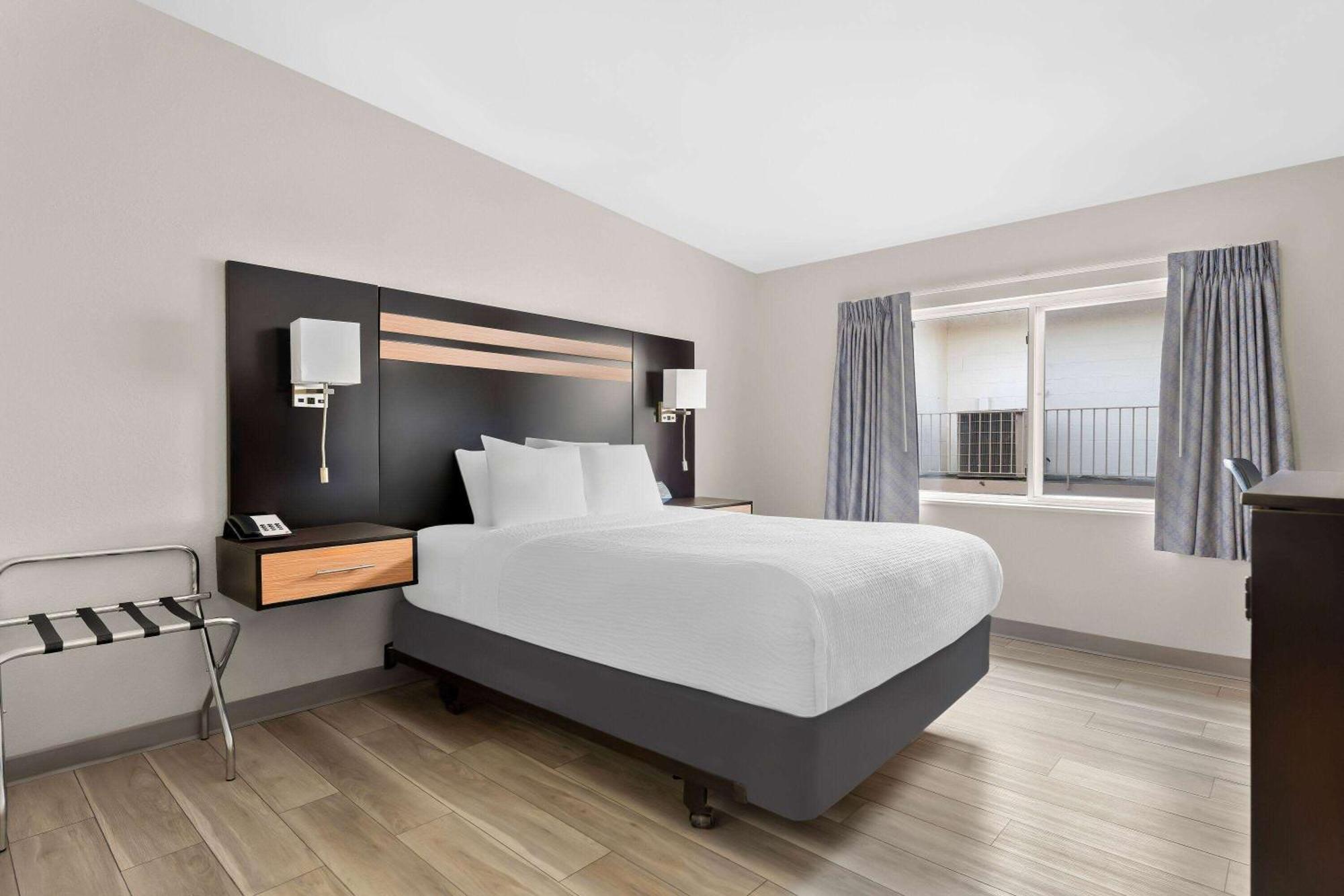 Days Inn By Wyndham Albany Suny Eksteriør billede