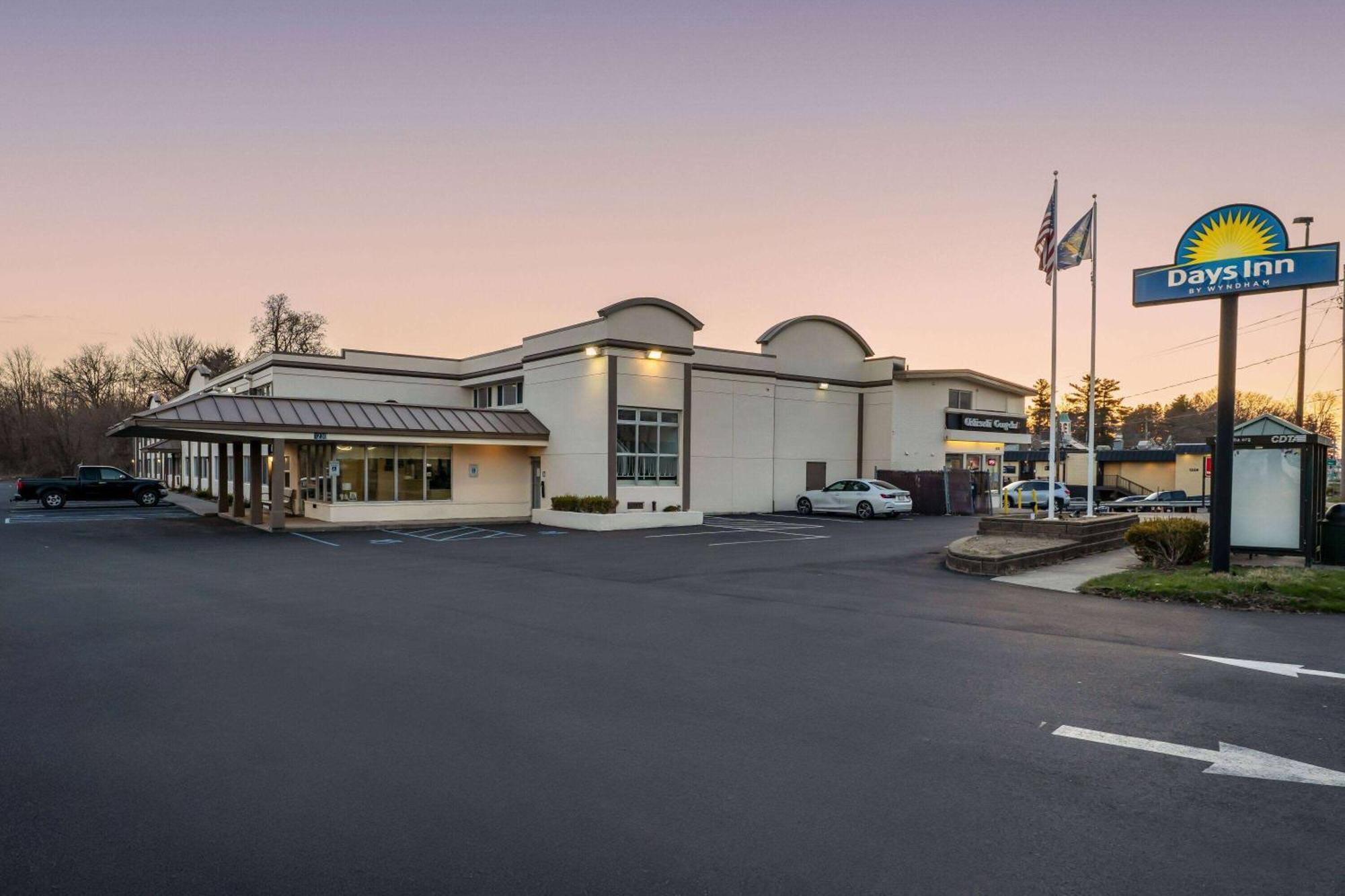 Days Inn By Wyndham Albany Suny Eksteriør billede