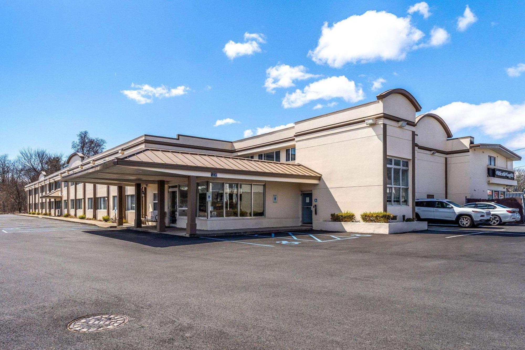 Days Inn By Wyndham Albany Suny Eksteriør billede